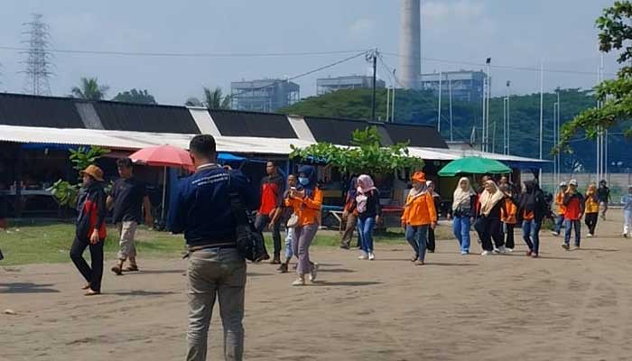 Warga di desa Jayanti, Kecamatan Palabuhanratu, Kabupaten Sukabumi diberikan pemahaman penanganan rencana evakuasi bencana alam dan tsunami oleh BNPB dan BPBD provinsi di objek wisata pantai Batu Bintang.