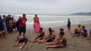Liburan di Sukabumi Berujung Tragedi, 8 Wisatawan Terseret Ombak di Kebon Kelapa