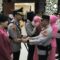 SERTIJAB: Prosesi serah terima jabatan digelar dalam upacara resmi di Polda Jawa Barat, Senin (5/1).