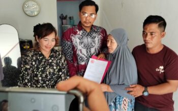 Kuasa hukum keluarga almarhum Hoerudin, Diren Pandimas saat menerima kuasa dari keluarga almarhum Hoerudin Gozali.