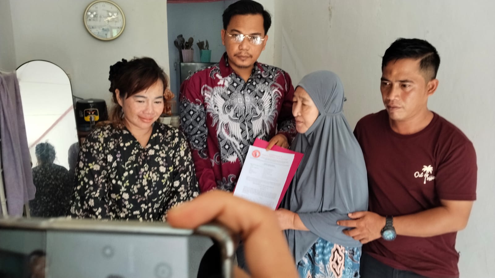Kuasa hukum keluarga almarhum Hoerudin, Diren Pandimas saat menerima kuasa dari keluarga almarhum Hoerudin Gozali.