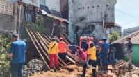 Dua Pekerja Tertimpa Tembok Pondasi Bangunan Ambruk di Palabuhanratu