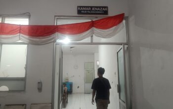 FOTO ; NANDI/RADARSUKABUMI Suasana saat korban berada di ruang jenazah rumah sakit Palabuhanratu, Kabupaten Sukabumi.