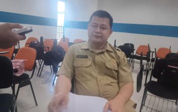 DIWAWANCARA: Kepala Dinas Tenaga Kerja Kota Sukabumi, Punjul Saepul Hayat saat diwawancara sejumlah media, Selasa (6/1).