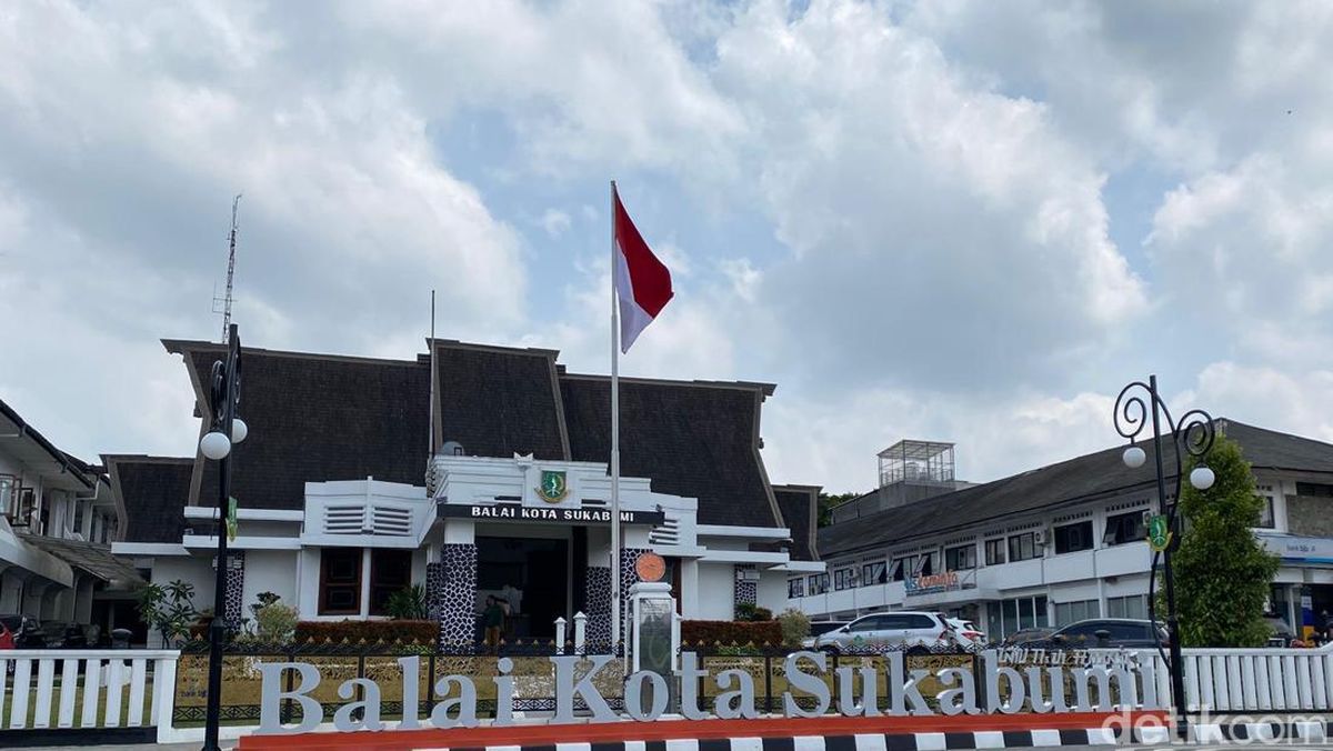LENGGANG: Balai Kota Sukabumi, saat keadaan lenggang, belum lama ini.