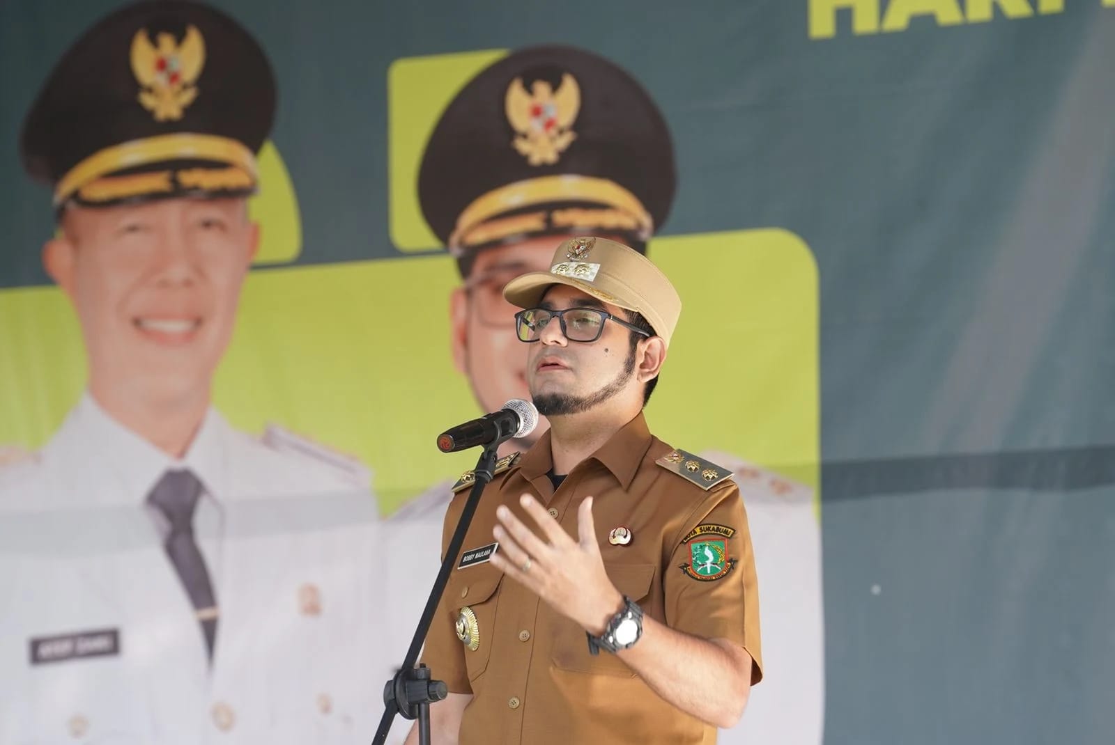 APEL: Wakil Wali Kota Sukabumi Bobby Maulana menghadiri apel pagi yang dirangkaikan dengan sosialisasi program Sipaling Berseri di Lapangan Apel Dinas Kesehatan Kota Sukabumi, Selasa (6/1).