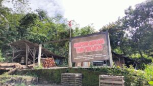 Janji Relokasi Tak Pasti, Jalan Amblas Ancam Warga Nyalindung