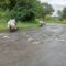 BUTUH PERBAIKAN: Kondisi rusak parah di ruas Jalan Lio Santa, Kelurahan Gedongpanjang, Kecamatan Citamiang, Kota Sukabumi, Kamis (8/1).(FT: BAMBANG/RADARSUKABUMI)