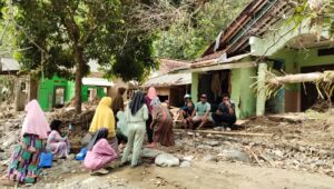 Korban Banjir Sukabumi Meratap, Gubernur Jabar Janji Relokasi