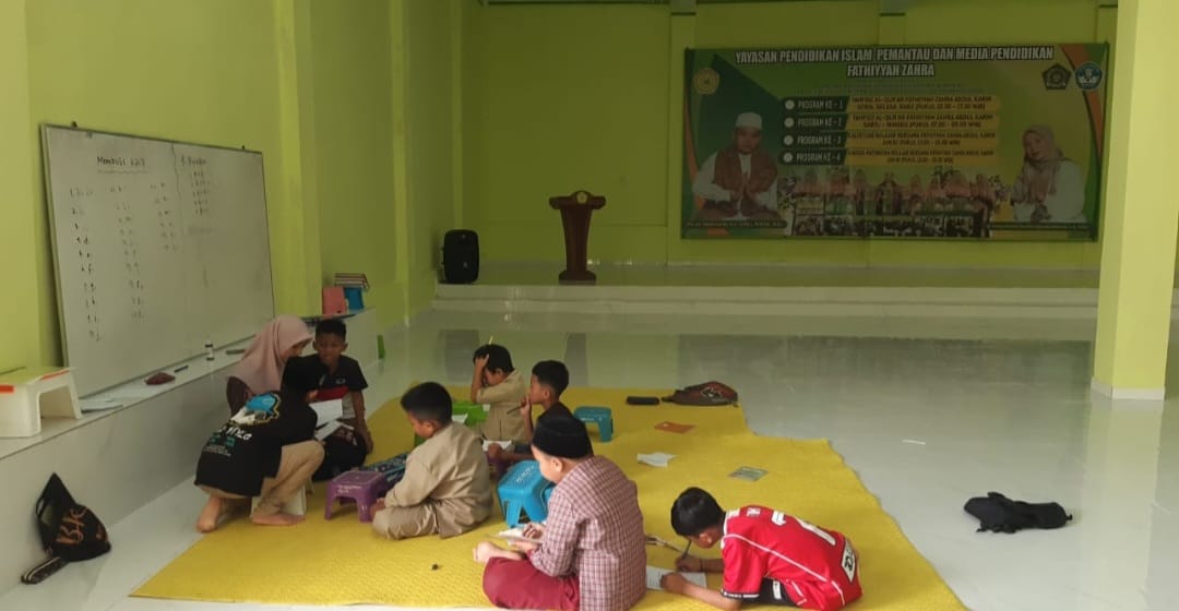 Pusat Pendidikan Tahfidz Al-Quran Fathiyyah Zahra Abdul Karim di Cibolang Girang, Kecamatan Cisaat, terus berkomitmen meningkatkan kualitas pendidikan anak-anak di Kabupaten Sukabumi.