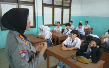 EDUKASI: Polres Sukabumi Kota saat menggelar program Police Goes to School di sejumlah sekolah di wilayah hukumnya, belum lama ini.