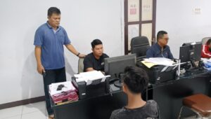 Pemuda Cisarua Dicokok Polisi Usai Aniaya Warga
