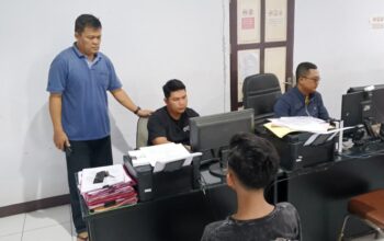 DIAMANKAN: Jajaran Satreskrim Polsek Cikole Polres Sukabumi Kota saat mengamankan terduga pelaku penganiayaan, belum lama ini.