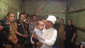 Kadis DPPKB Sukabumi Dampingi Menteri Dukbangga Salurkan Program MBG 3B di Kabandungan