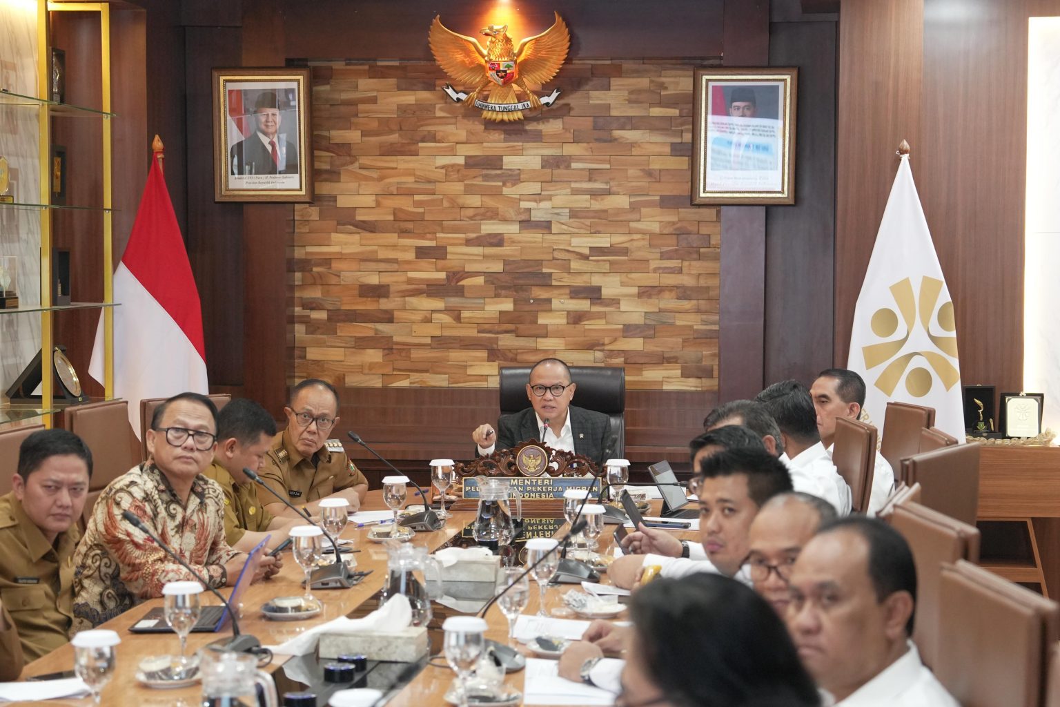 KUNJUNGAN: Wali Kota Sukabumi, Ayep Zaki, bertemu dengan Menteri Perlindungan Pekerja Migran Indonesia (P2MI), Mukhtarudin, di Kantor Kementerian P2MI, belum lama ini.