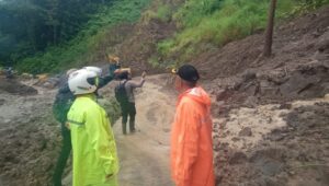 Longsor Kembali Terjang Sukabumi, Lalu Lintas Bagbagan–Kiaradua Tersendat
