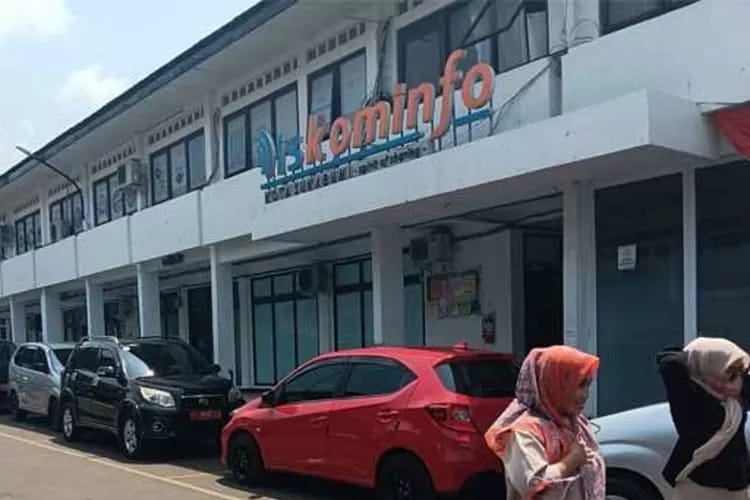 LENGGANG: Kondisi Kantor Diskominfo Kota Sukabumi, saat keadaan lenggang, belum lama ini.