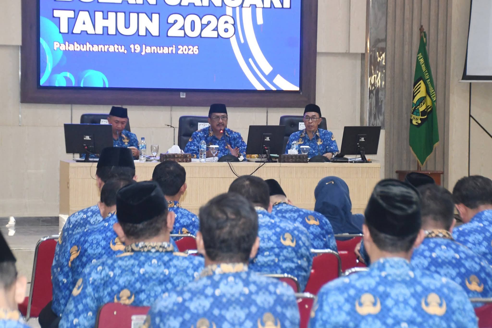 FOTO ; NANDI/ RARDARSUKABUMI Bupati Sukabumi Asep Japar sesaat memimpin rapat dinas bulan Januari 2026 di aula setda jalan Siliwangi no 10 Palabuhanratu.
