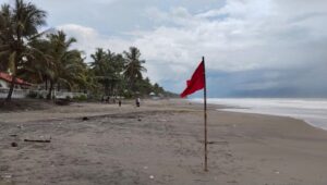 Pencarian Wisatawan Bogor yang Hilang di Laut Sukabumi Terkendala Gelombang Tinggi
