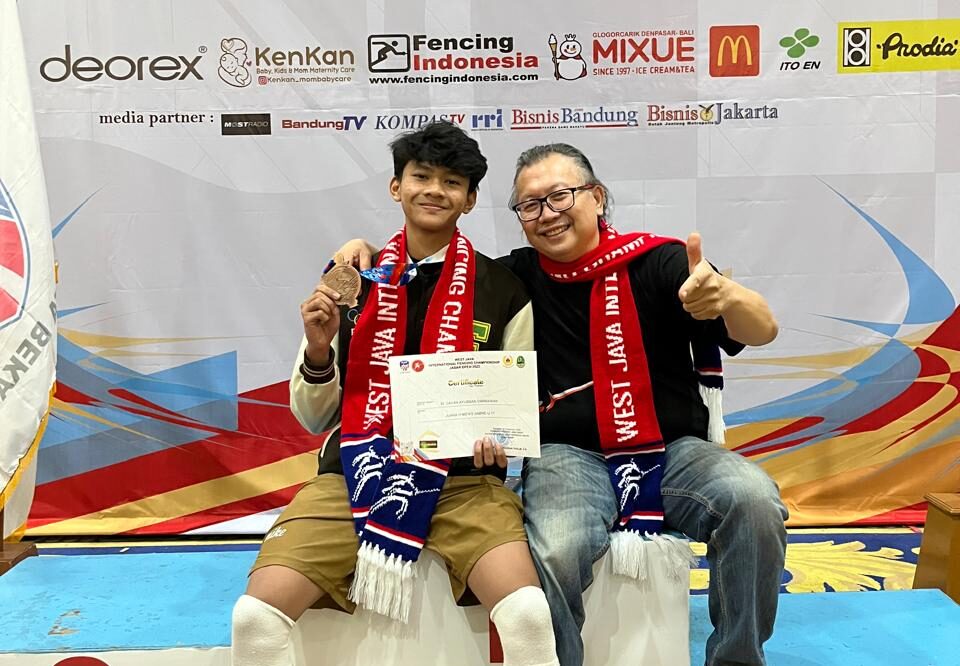 Muhammad Cavan Ayubban Darmawan, pelajar SMAN 3 Kota Sukabumi, sukses menorehkan belasan prestasi anggar dari tingkat daerah hingga internasional