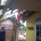 Personel BPBD Kota Sukabumi melakukan penanganan rumah ambruk di Kampung Ciseureuh, Karangtengah, Rabu (21/1). Tidak ada korban jiwa dalam peristiwa tersebut