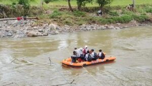 Nyawa di Tepi Cimandiri: Anak-anak Desa Tanjungsari Menantang Deras Demi Pendidikan
