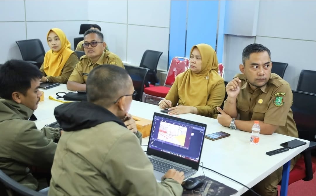 Bappeda Kota Sukabumi mulai mematangkan konsep rehabilitasi Gedung Aher. Tidak hanya perbaikan fisik, rehabilitasi juga menekankan aspek fungsi, keselamatan, dan estetika agar gedung dapat dimanfaatkan secara optimal dan mendukung wajah perkotaan. Dengan perencanaan matang, Gedung Aher diharapkan menjadi infrastruktur representatif bagi Kota Sukabumi.