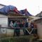 BPBD Kota Sukabumi tangani insiden atap rumah ambruk akibat pelapukan material dan hujan deras. Sinergi aparat dan warga memastikan penanganan berjalan kondusif