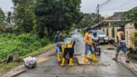 Jalan Amblas Surade–Kedaleman Sukabumi Ditangani Darurat, Plat Beton Dipasang Demi Keselamatan Warga