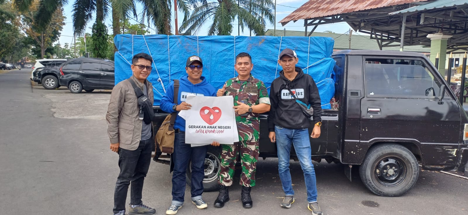 Dari Bogor menuju Aceh, Gerakan Anak Negeri kembali bergerak. Gelombang keempat aksi kemanusiaan ini menyalurkan 1.000 seragam dan peqrlengkapan sekolah untuk anak-anak korban bencana. Seragam sederhana, harapan besar: agar pendidikan mereka tetap berjalan