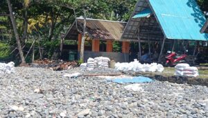 Aktivitas Pengambilan Batu Koral di Cisolok Merusak Lingkungan 