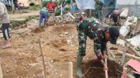 Kegiatan TMMD Ke-127 Kodim 0624/Kab Bandung: Melakukan Perbaikan RTLH Milik Saefuloh Warga Desa Cipelah