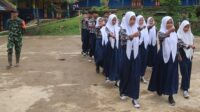 Tanamkan Disiplin, Satgas TMMD Ke-127 Kodim 0624, Latih PBB kepada Siswa SMPN 3 Rancabali
