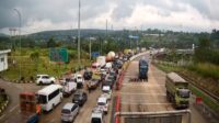 Exit Tol Bocimi Macet, Wisatawan Mengeluh