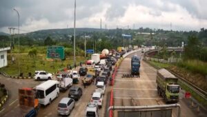 Exit Tol Bocimi Macet, Wisatawan Mengeluh