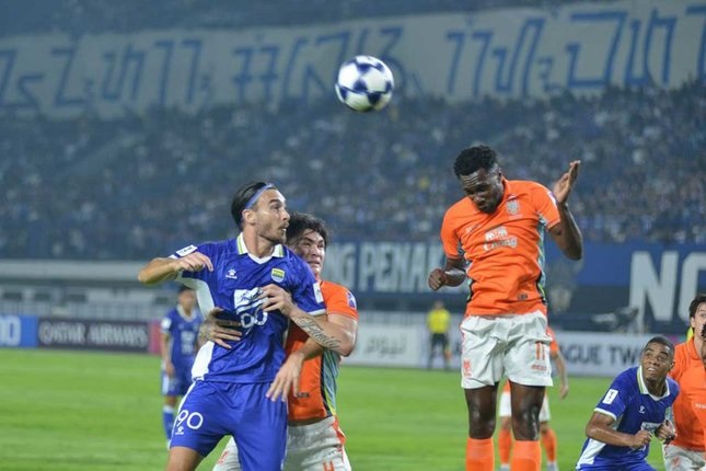 Persib Bandung menutup laga dengan kemenangan 1-0 atas Ratchaburi FC di leg kedua babak 16 besar AFC Champions League 2. Namun, hasil itu tak cukup mengantar Maung Bandung ke perempat final setelah kalah agregat 1-3