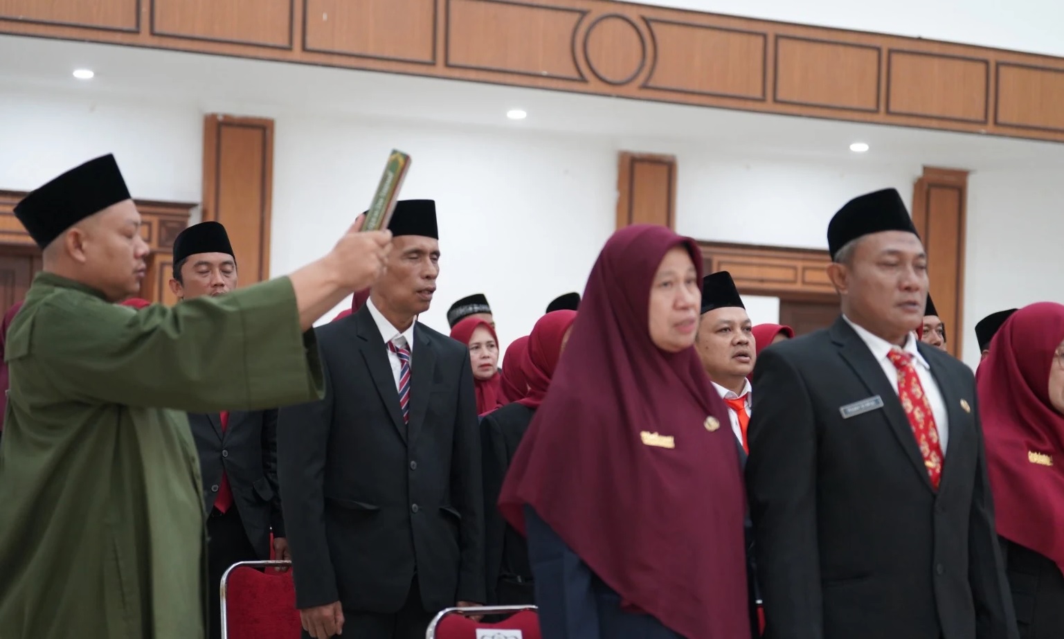 Wali Kota Sukabumi H. Ayep Zaki melantik 86 kepala sekolah, menekankan 26 indikator pembangunan daerah dan manajemen talenta