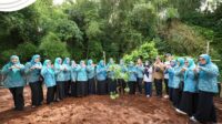 PKK Kota Sukabumi Hijaukan Cipelang Herang, Cegah Longsor dari Hulu