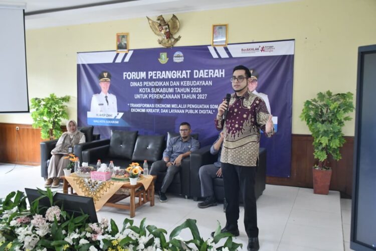 BERSINERGI : Wakil Wali Kota Sukabumi Bobby Maulana saat menghadiri kegiatan Forum Perangkat Daerah (FPD) di Ruang Pertemuan Disdikbud, pada Jumat (6/2/2026).