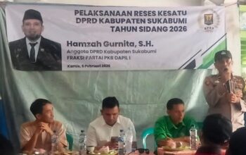 Ketua Komisi II DPRD Kabupaten Sukabumi, Hamzah Gurnita, saat melaksanakan Reses Kesatu Tahun Anggaran 2026 di Kecamatan Simpenan. Forum ini menjadi wadah warga menyampaikan aspirasi terkait pemulihan pascabencana.
