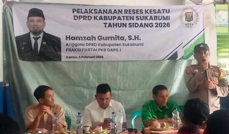 Ketua Komisi II DPRD Kabupaten Sukabumi, Hamzah Gurnita, saat melaksanakan Reses Kesatu Tahun Anggaran 2026 di Kecamatan Simpenan. Forum ini menjadi wadah warga menyampaikan aspirasi terkait pemulihan pascabencana.