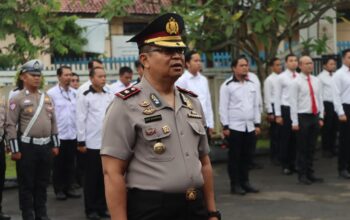 Suasana upacara Korps Raport di halaman Mapolres Sukabumi Kota, Senin (9/2).