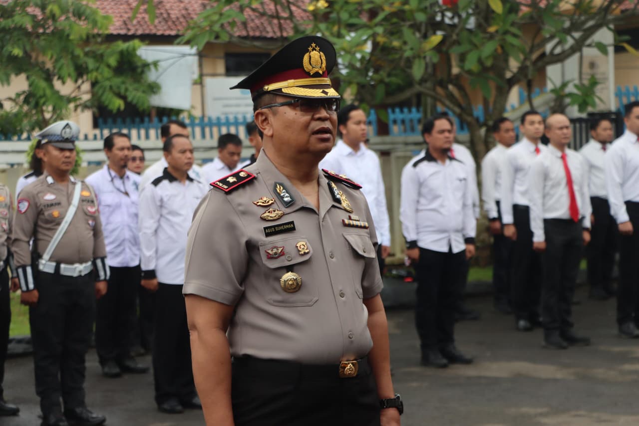 Suasana upacara Korps Raport di halaman Mapolres Sukabumi Kota, Senin (9/2).