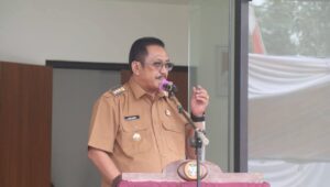 Sampah Pantai Jadi Sorotan, Bupati Asep Japar Tegaskan Kolaborasi