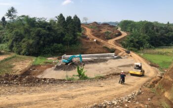 Ambisi Pemerintah Kabupaten Sukabumi untuk mempercepat konektivitas melalui Tol Bogor–Ciawi–Sukabumi (Bocimi) Seksi 3 kini memasuki fase krusial.