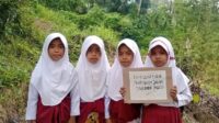 Jalan Rusak, Anak Digendong: Jeritan Warga Babakan Minta Perbaikan