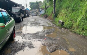 Pemkot Sukabumi tetap masukkan 10 ruas jalan ke daftar pemeliharaan 2026 meski anggaran seret akibat penurunan transfer dana pusat.