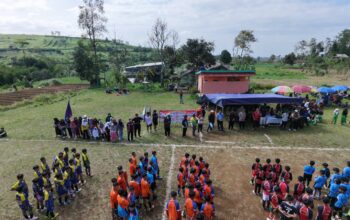Sebanyak 14 tim dari tujuh sekolah dasar di Desa Sukamulya dan Desa Pasir Datar Indah, Kecamatan Caringin bertanding dalam Turnamen Futsal Cup Babinsa & Bhabinkamtibmas