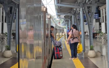 Mulai 2026, jaringan KRL Commuter Line akan diperluas hingga Cikampek dan Sukabumi. Ekspansi ini diharapkan meningkatkan konektivitas antardaerah, mempercepat mobilitas masyarakat, dan mengurangi kepadatan jalan raya