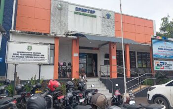 LENGGANG: Kondisi Kantor DPMPTSP Kota Sukabumi saat keadaan lenggang, Kamis (19/2).